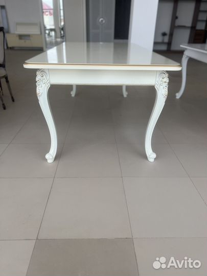 Стол и стулья