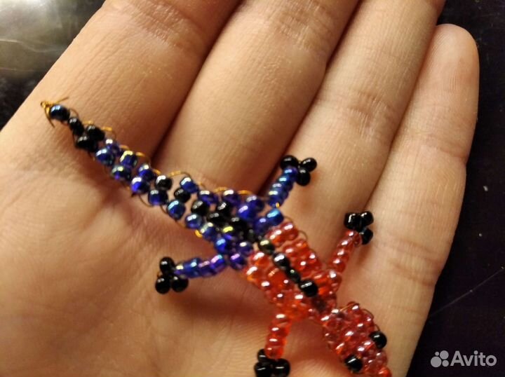 Ящерица ручной работы из бисера