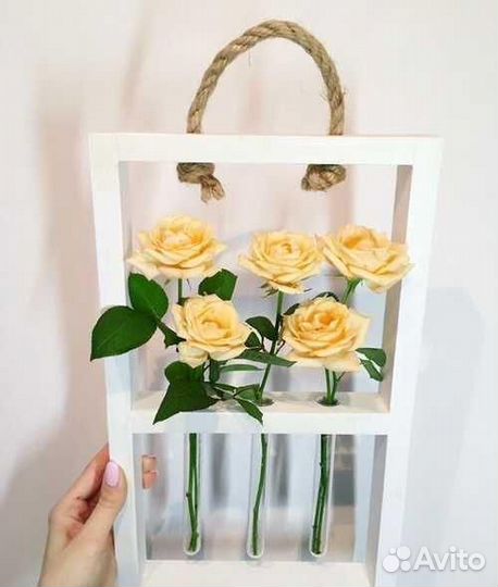 Деревяная рамка с колбами. Рамка ваза для цветов