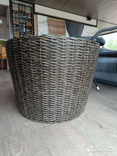 Кашпо из полироианга