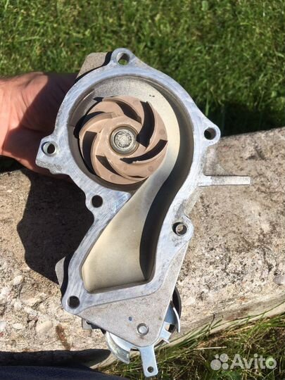 Насос водяной. Ford 1.6