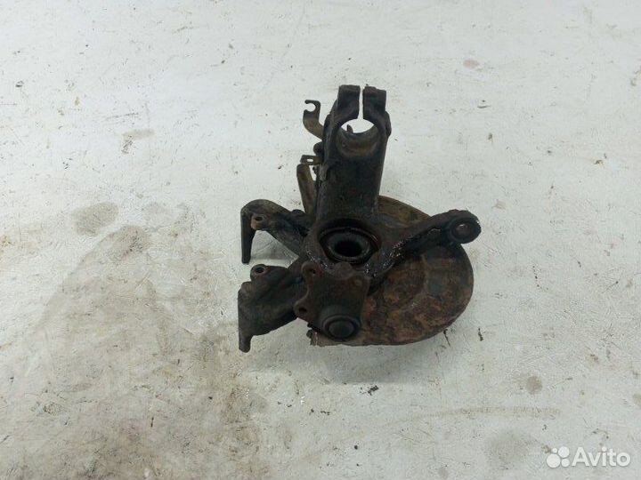 Кулак передний правый Volkswagen Polo хетчбэк 1