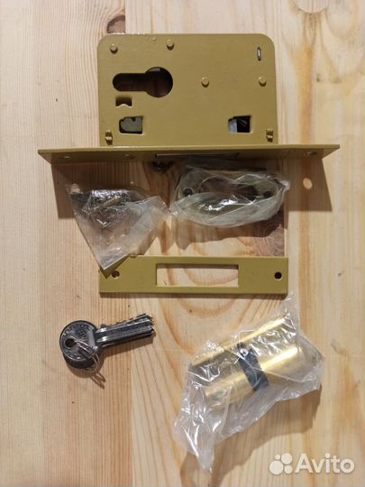 Личинка замка для двери