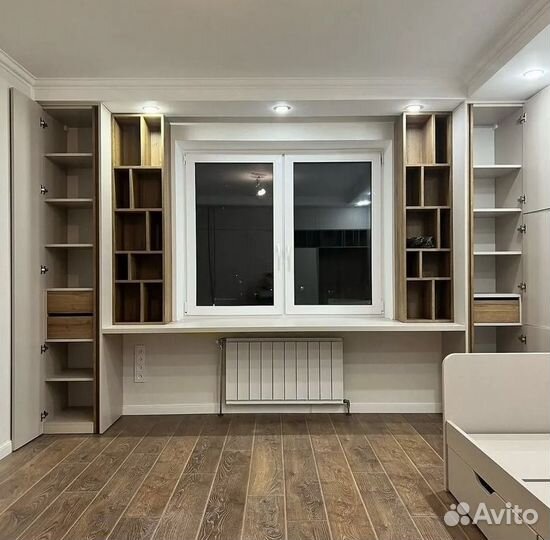 Письменный стол в детскую