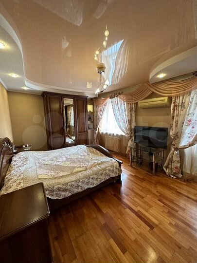 4-к. квартира, 143 м², 4/10 эт.