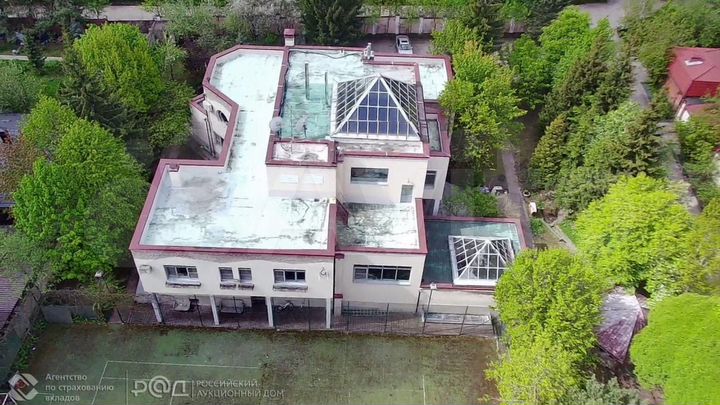 Коттедж 1280,9 м² на участке 30 сот.