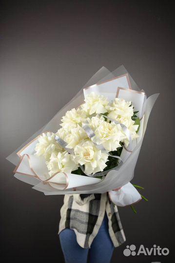 Розы белые на 8 марта