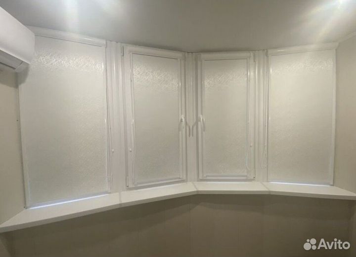 Рулонные шторы блэкаут в коробе P0352