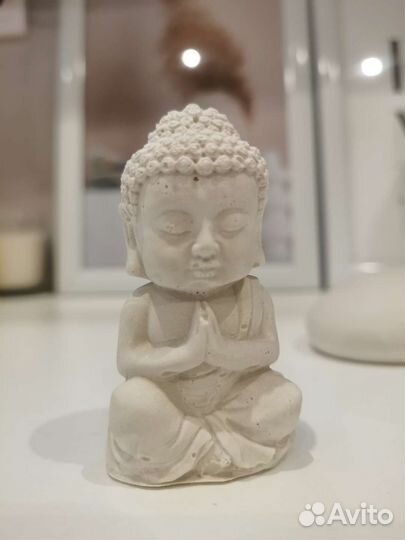 Подсвечник и фигурка Будды