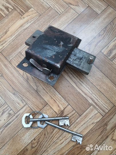 Дверной замок гаражный