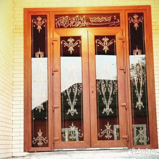 Пластиковая дверь