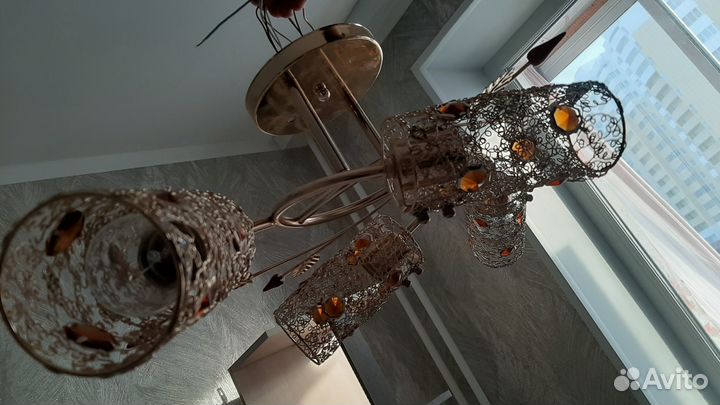 Продам люстру
