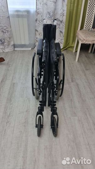 Кресло-коляска для инвалидов
