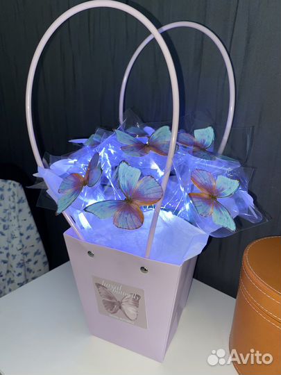 Букет из бабочек в коробке