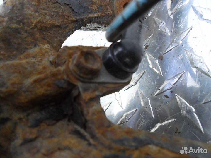 Кулак поворотный левый Mazda CX-7 ER