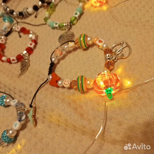 Браслеты с подвесками