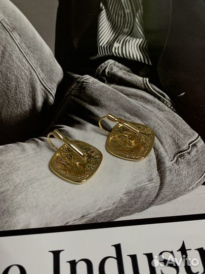 Сережки женские