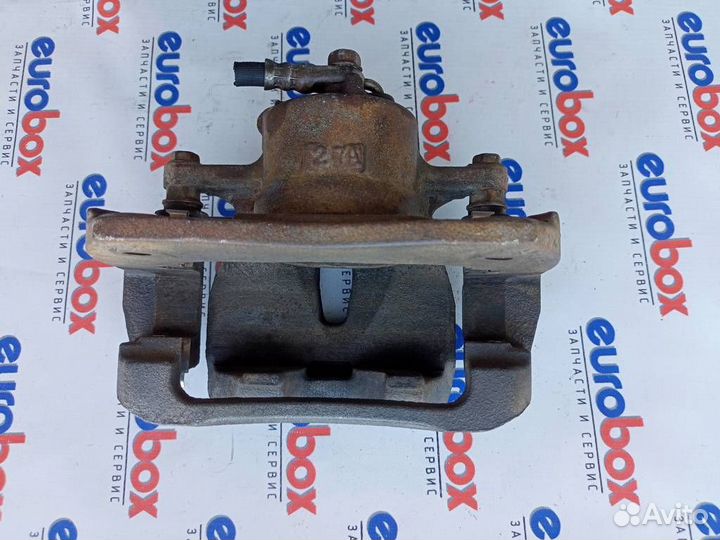 Суппорт передний левый Toyota RAV 4 2006-2013