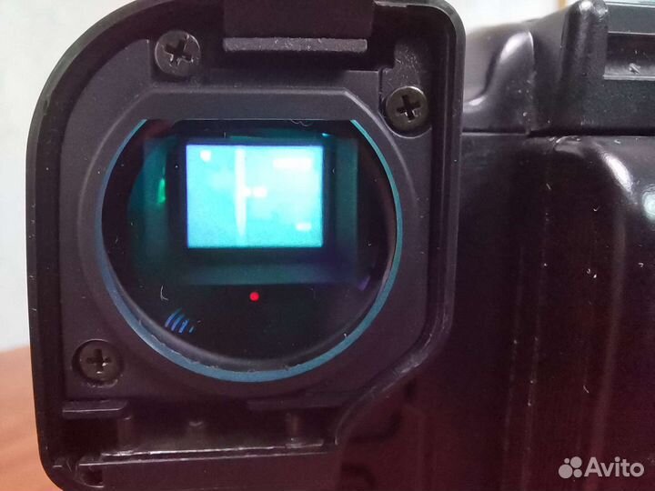 Видеокамера Sony CCD-TR565E