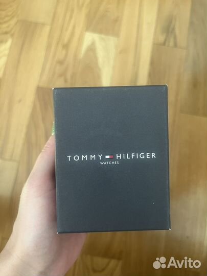 Часы tommy hilfiger женские / унисекс