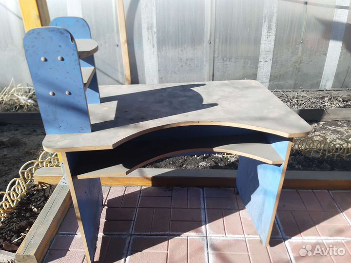 Маникюрный столик бу