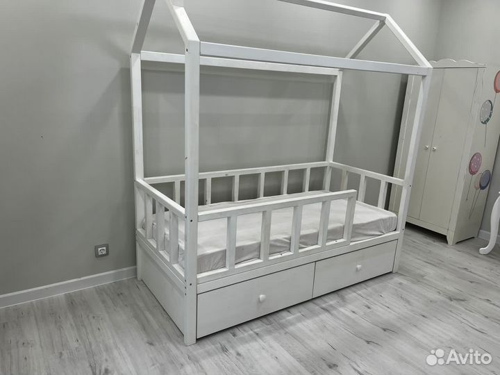 Детская кровать домик