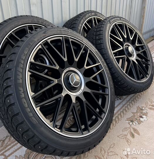 R20 Tri Ace Snow White II Stud 245/40, PCD 5x112 DIA 66.6