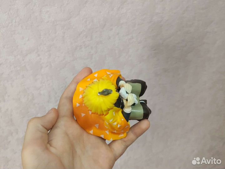 Аниме фигурка Зеницу Агацума сидящий