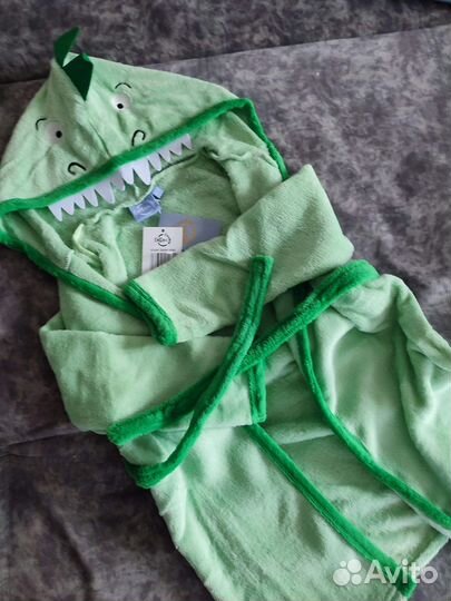 Халат махровый,для мальчика.,новый.110-116