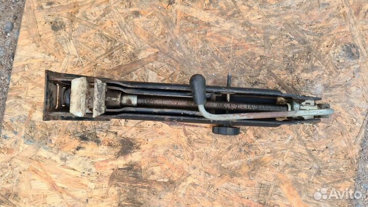 Домкрат Audi 80, 100 оригинал