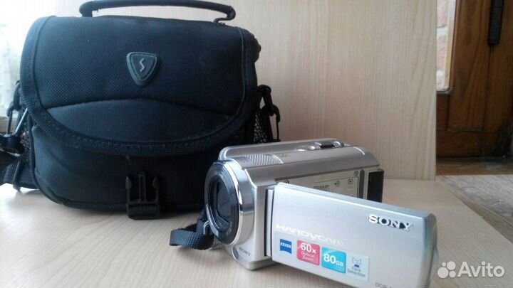 Продаю видеокамеру sony
