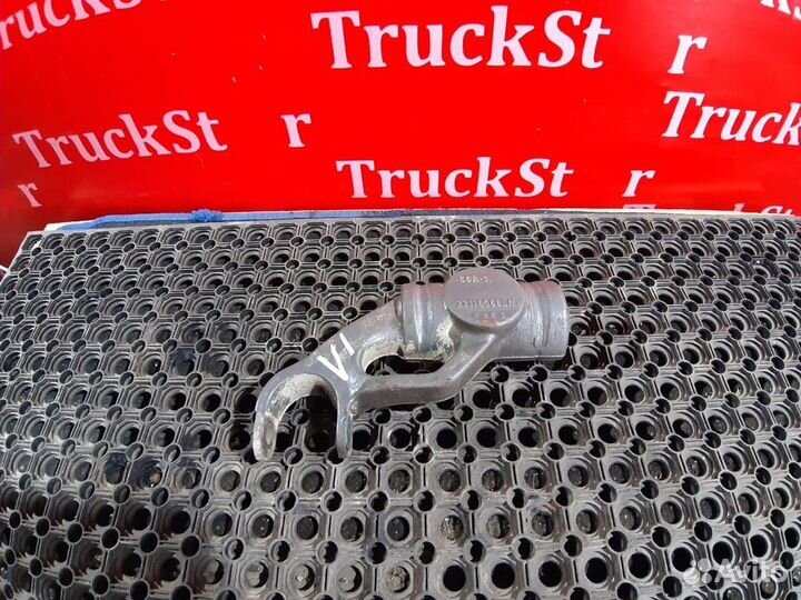 Кронштейн амортизатора переднего левый