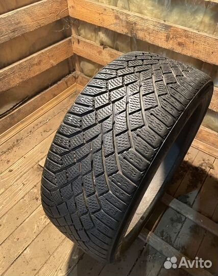 Continental ContiVikingContact 7 235/35 R19