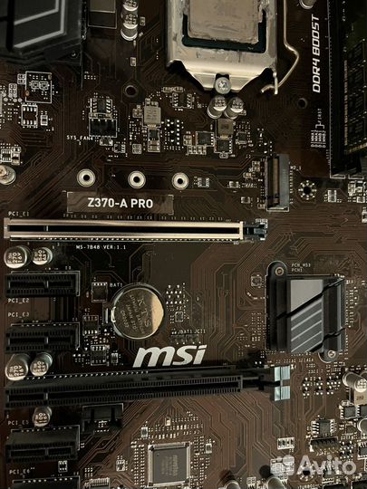 Материнская плата с процессором и памятью