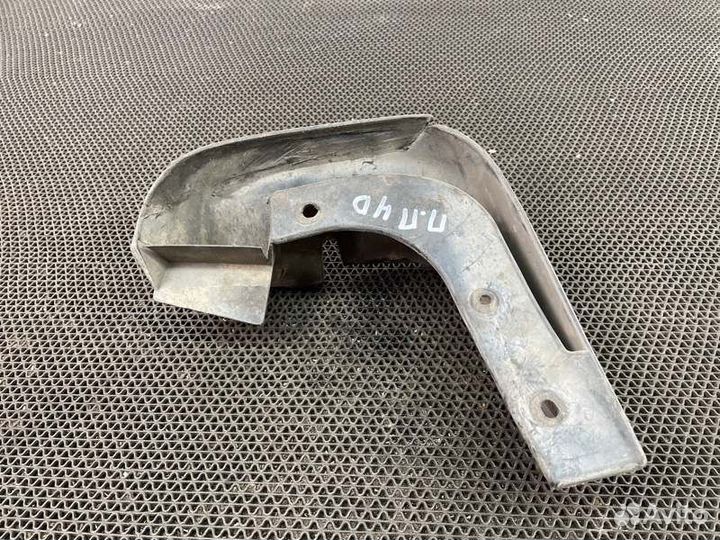 Брызговик передний правый Honda Civic 4D R18