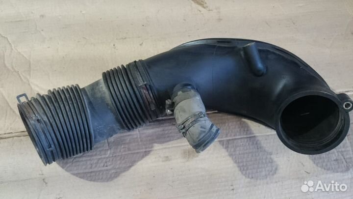 Шланг и фланец забора воздуха Audi A8 D3