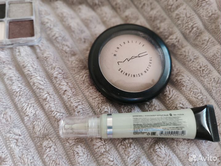 Пудра, консилер Mac, la roshe