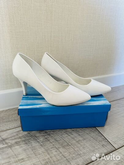 Туфли женские 39 40 белые