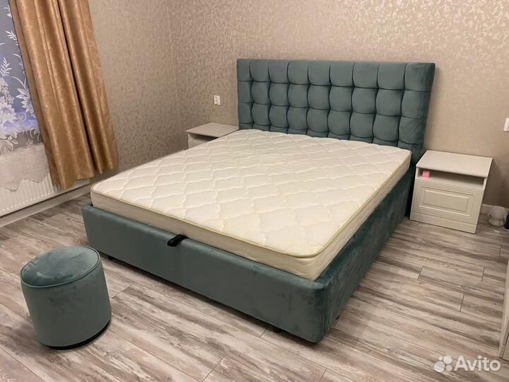 Кровать с мягким изголовьем