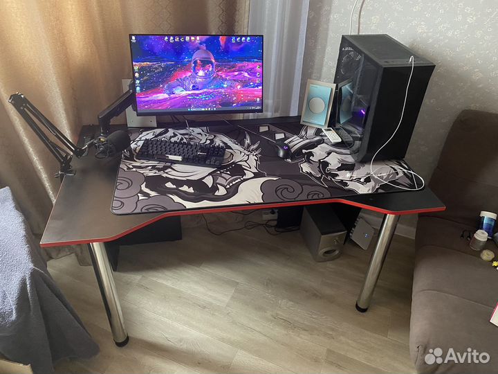 Стол компьютерный (игровой)