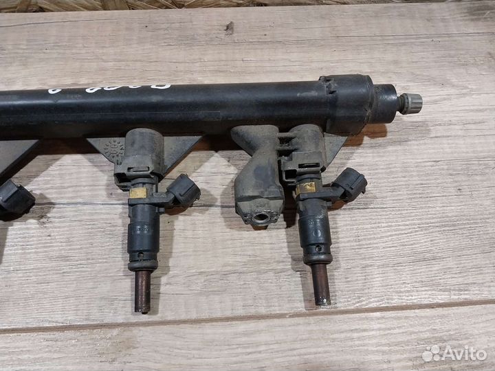 Топливная рампа Peugeot 308 1.6 EP6