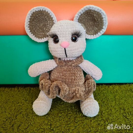 Вязаная игрушка мышка