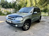 Chevrolet Niva 1.7 MT, 2015, 173 000 км, с пробегом, цена 697 000 руб.