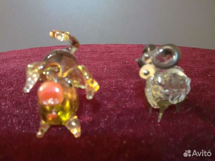 Фигурки животных из цветного стекла