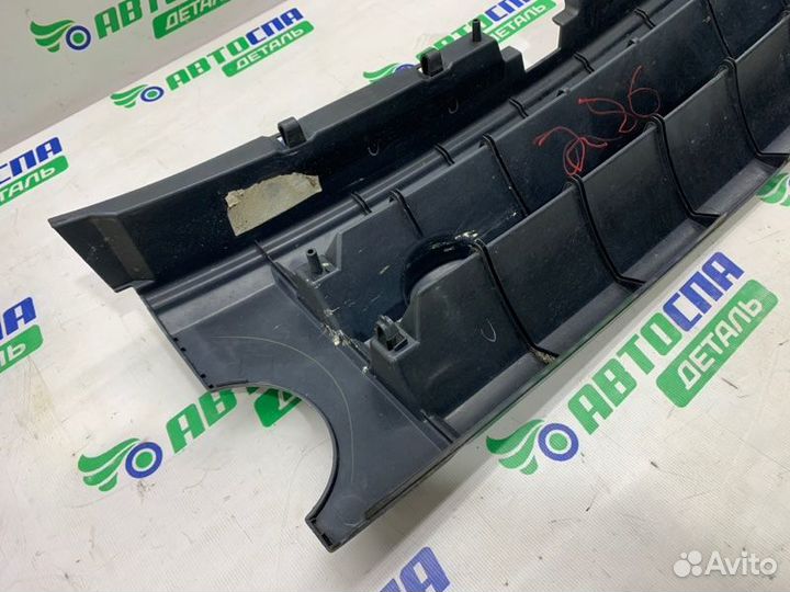 Решетка радиатора передняя Land Rover Discovery 3