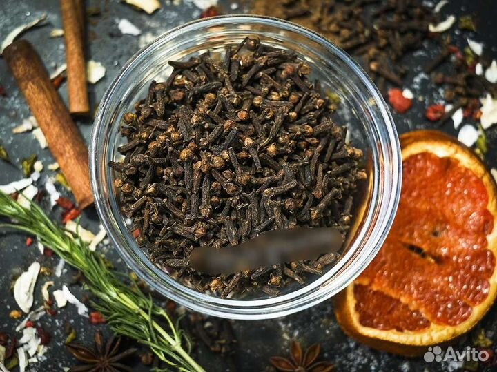 Гвоздика целая