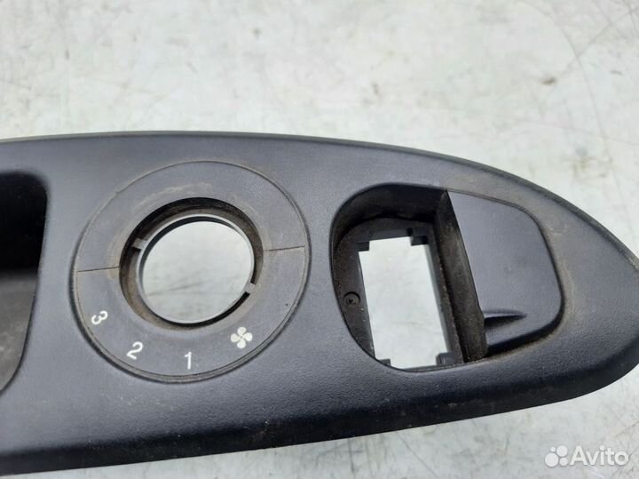 Накладка блока управления климатом Хендай Старекс