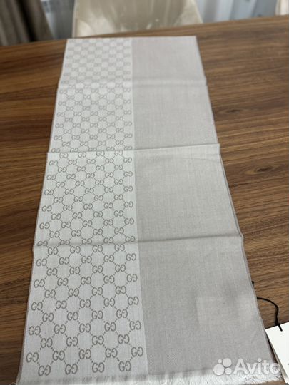 Новые шарфы Gucci