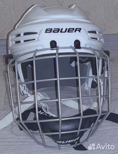 Хоккейный шлем