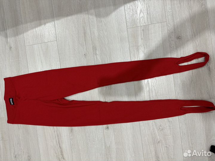 Леггинсы со штрипками и лонгслив macrocosm